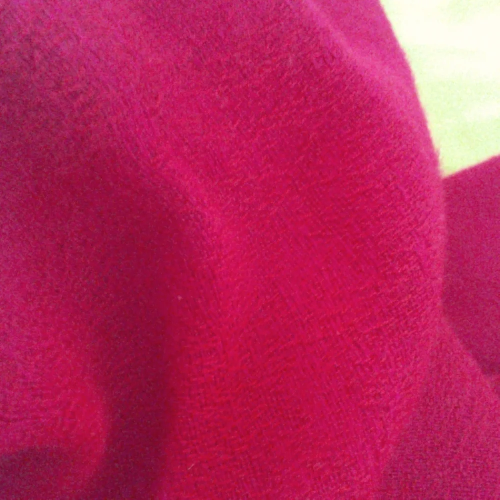 LIKE NEW 100% PASHMINA WRAP BY "PASHMINA" VIBRANT PINK W/ TASSELS RARE MATERIAL - Picture 8 of 8